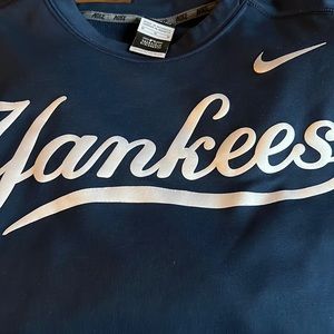 New York Yankees Nike therma-fit crew neck